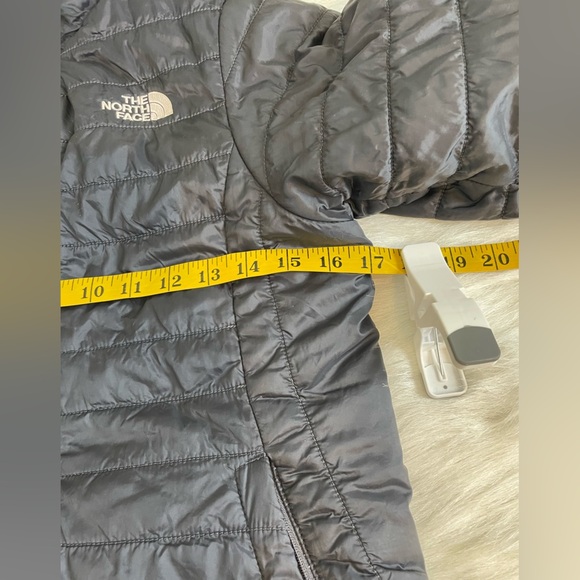 Girls North Face reversible puffer large 14 -16 - Picture 4 of 14